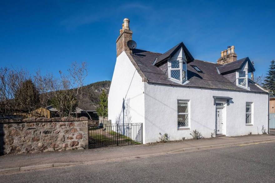 Contemporary Cottage In Ballater Village
