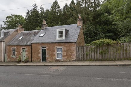 A charming 2 bed cottage in the heart of the popular borders village of Melrose.