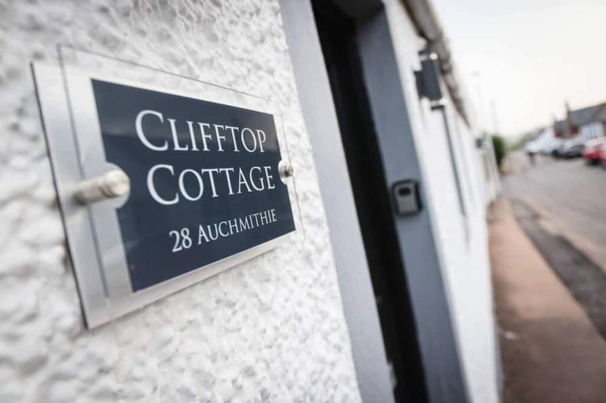 Clifftop Cottage - Your Gorgeous Cottage In Auchmithie