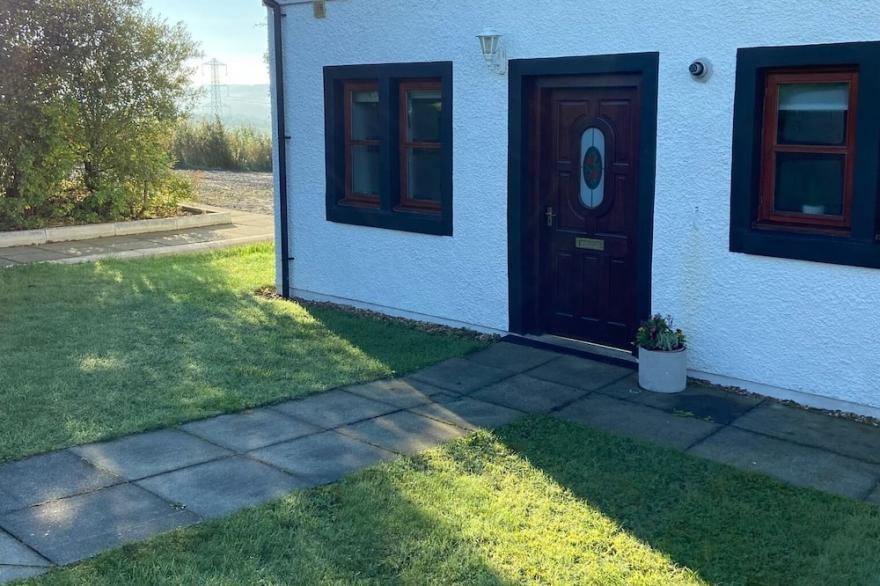 Stunning Three Bedroom Cottage With Hot Tub