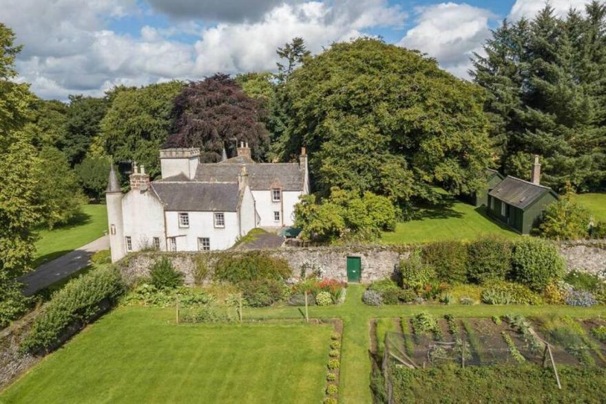 Stunning 7-Bed House In Drumblair, North Scotland