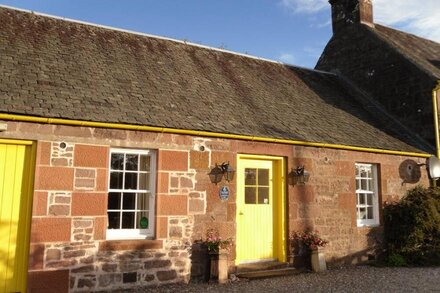 Ballat Smithy Cottage, ideally located for Loch Lomond & Trossachs