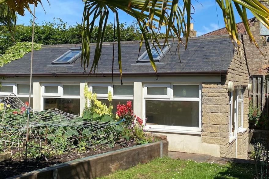 Self Contained Studio Accommodation Near Local Beaches Golf Courses.