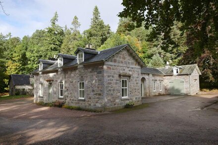 West Stables Cottage - Glenferness Estate