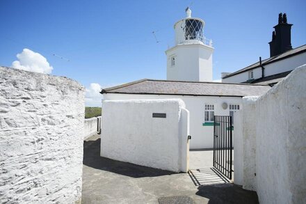 In association with Trinity House, Rural Retreats is pleased to present Lizard Lighthouse. Located o