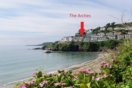 Stunning apartment for four overlooking Looe bay, with parking.