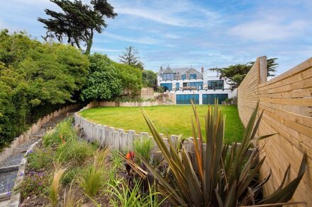 Watersend House located 500m from the majestic Watergate Bay. Set in an acre of private landscaped g