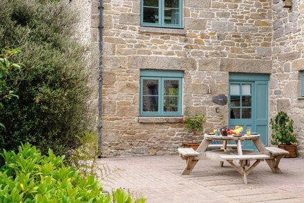 Newlyn - Charming Cornish stone 3 bedroom cottage with pool at Tresooth Cottages