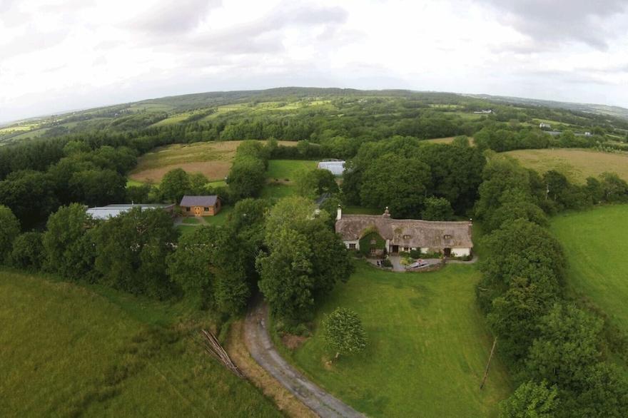 Farmhouse Cottage - C12th Thatched Cottage