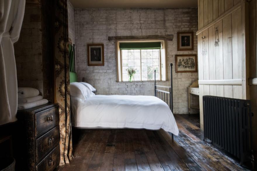 Grooms Cottage - Tack Room