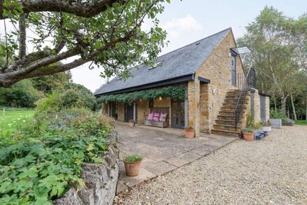 Two bedroom dog friendly holiday cottage with wood burning stove - Tyte Cottage