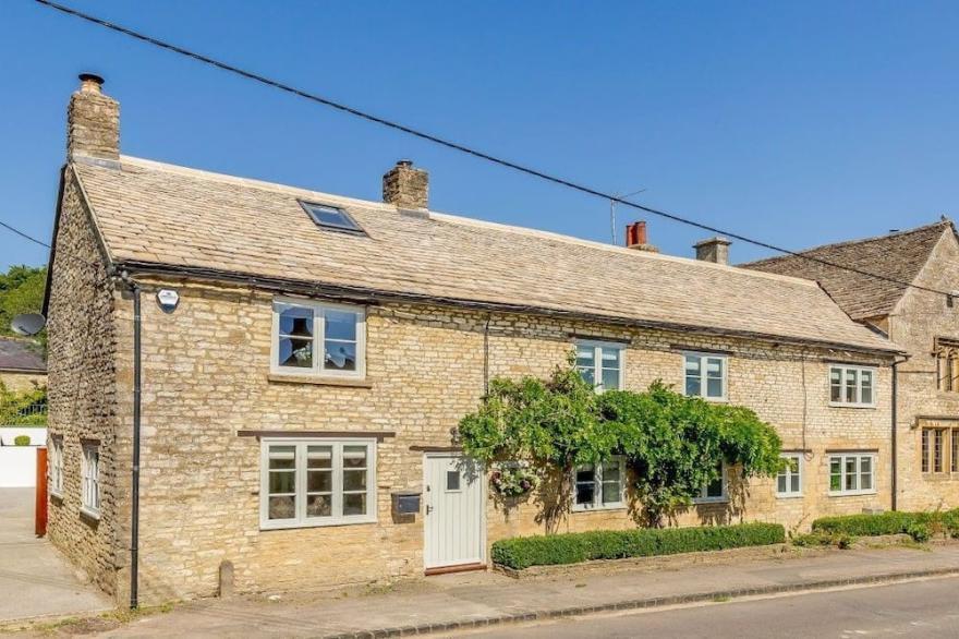 Luxury dog friendly holiday cottage in the Cotswolds with a hot tub - Shaven Cottage