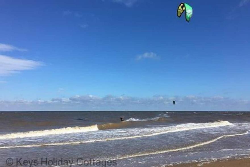 Crab Cottage - sleeps 4 guests  in 2 bedrooms