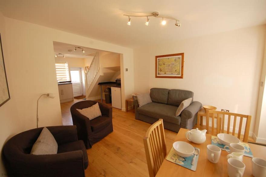 Crab Cottage - sleeps 4 guests  in 2 bedrooms