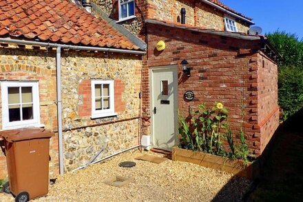 Orchard Cottage - beautiful indoor/outdoor living.