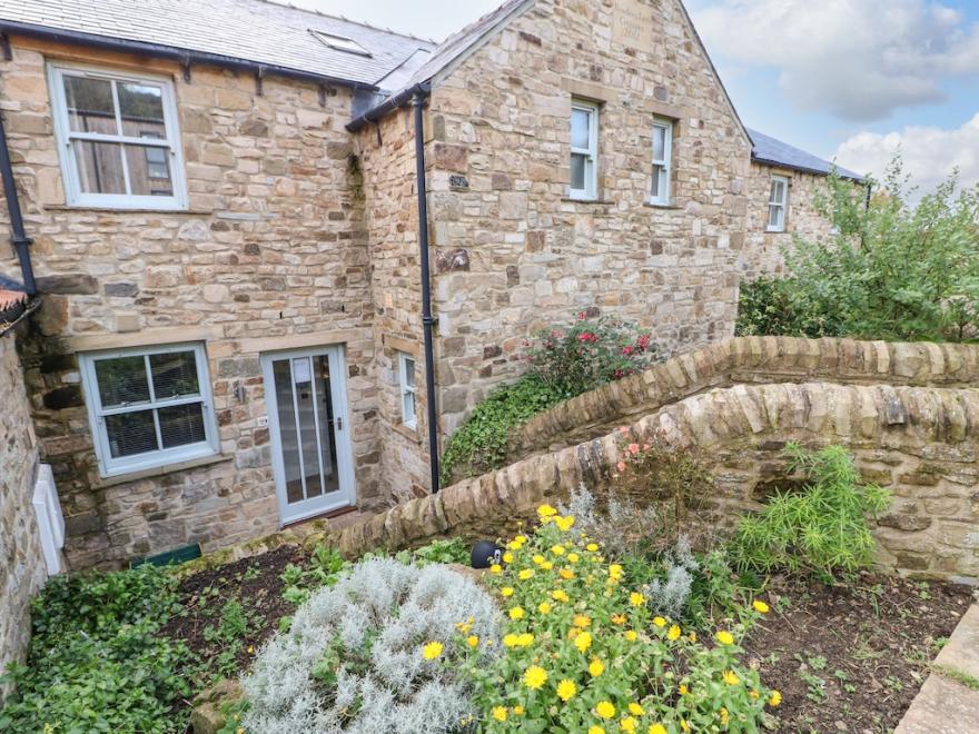 BRANCEPETH, Pet Friendly, Character Holiday Cottage In Wolsingham