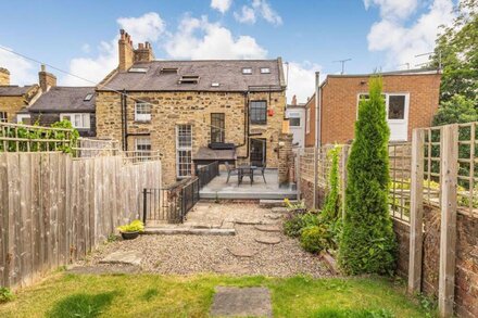 THE OLD NEWSAGENT’S, family friendly, with a garden in Alnwick