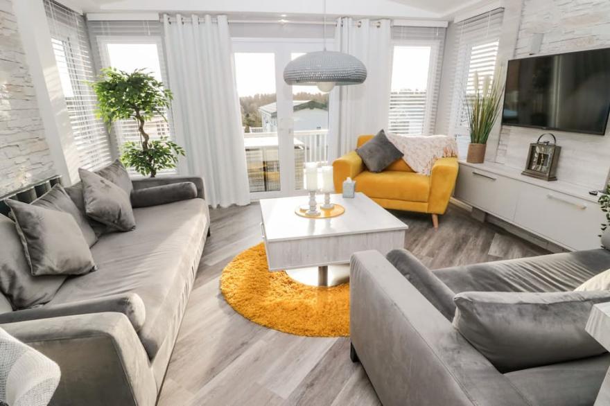 23 VALLEY VIEW, pet friendly in Felton