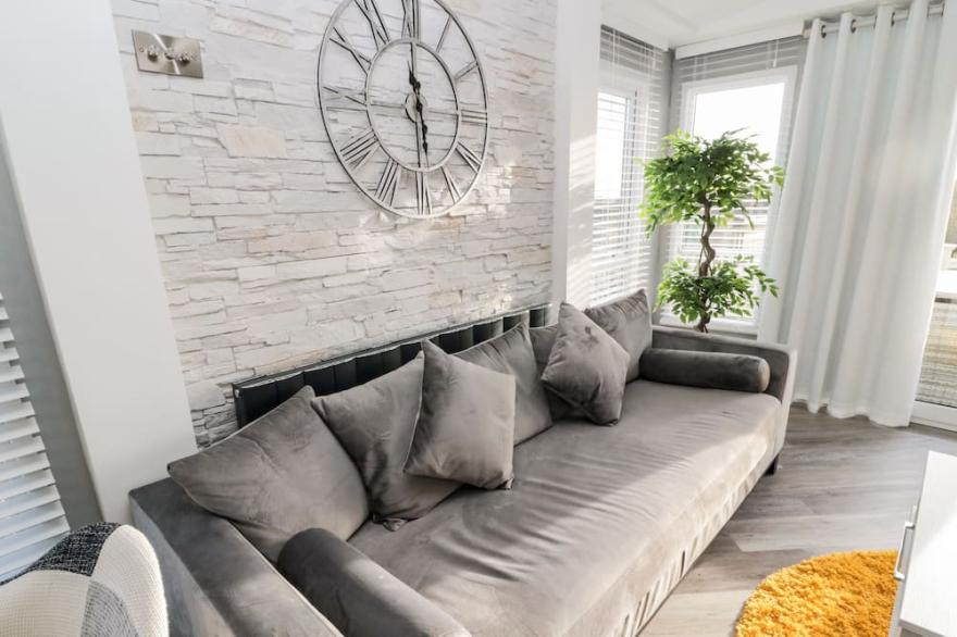23 VALLEY VIEW, pet friendly in Felton