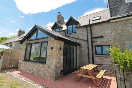 24 HAUXLEY LINKS, family friendly, character holiday cottage in Amble