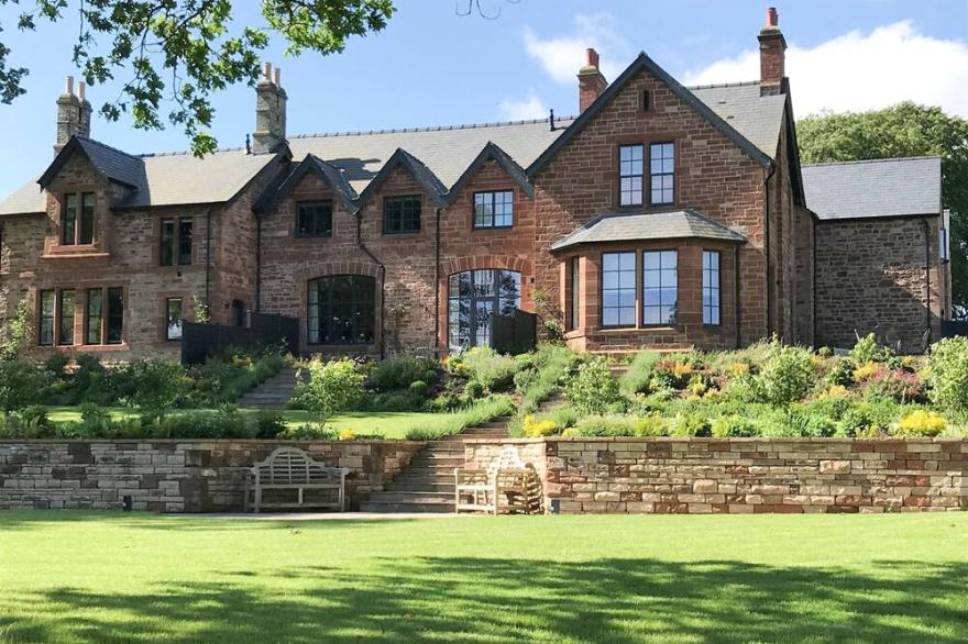 Tarn End Cottage 5, Talkin Tarn, Brampton, ideal for a family with activities and historical sites