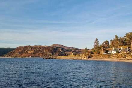 Tigh Na Creig Lodge -  Cosy Beachfront Escape