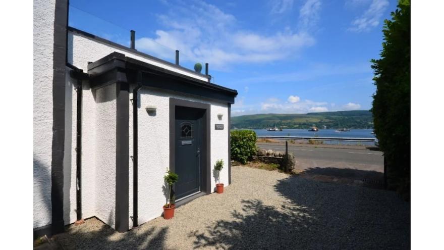Pretty Coastal Cottage, Argyll And Bute