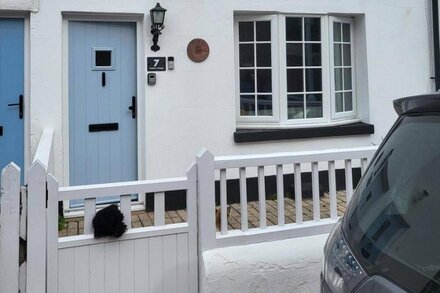 Pebble Cottage:2 Bed Cottage 2 mins from the beach