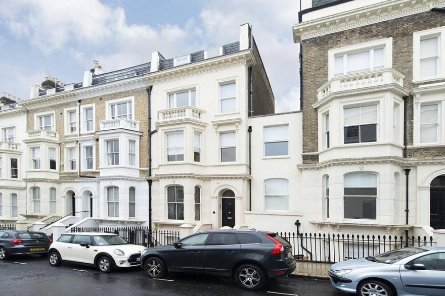 2 bedroom flat in the heart of Kensington!!