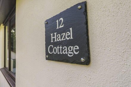 HAZEL COTTAGE, pet friendly, character holiday cottage in Bude