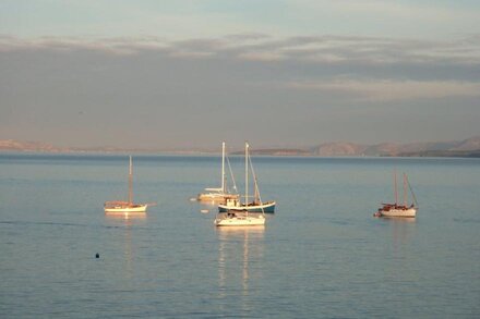 Gosteg, great sea views, shore and village centre metres away