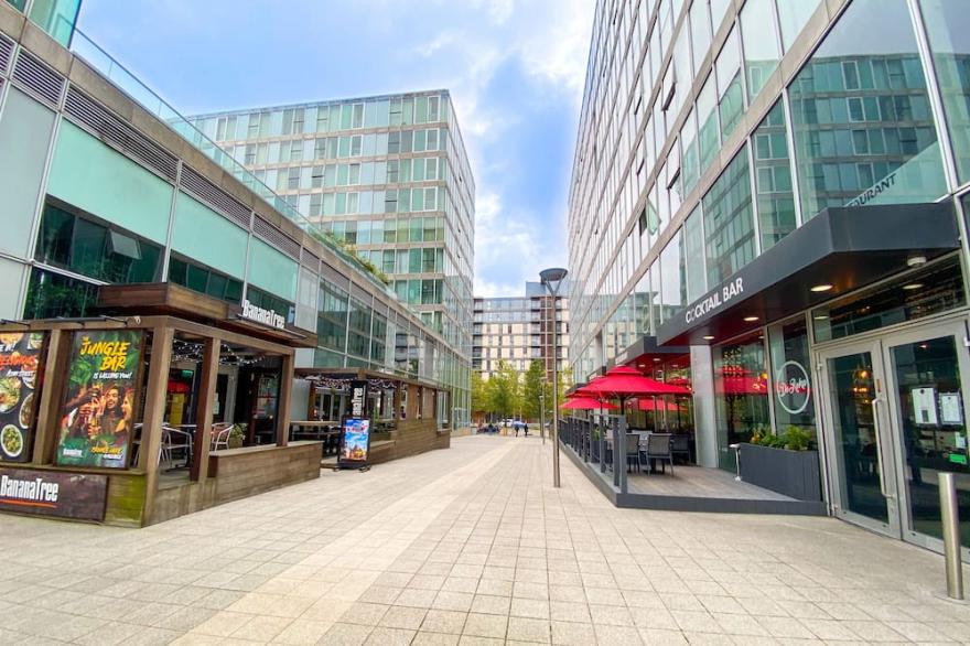 City Centre Apartment with Free Parking, SmartTV and Super-Fast Wifi
