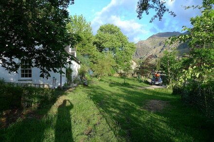 Superbly Renovated Historic 3 Bedroom Cottage In Llanberis Pass - Views Snowdon