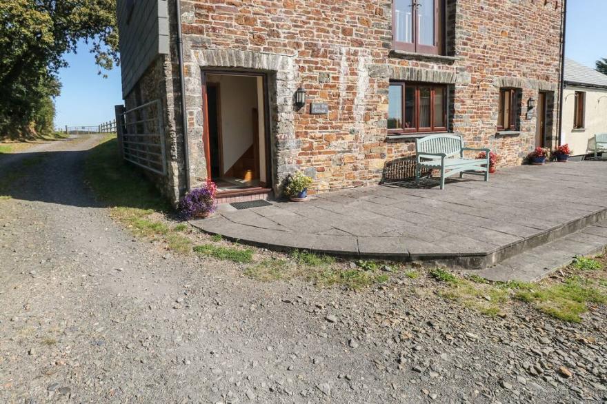 BARN OWL COTTAGE, family friendly, with a garden in Launceston