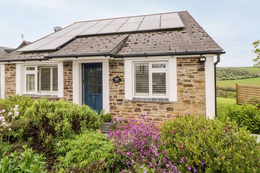 MEADOWLEA COTTAGE, family friendly, with a garden in Newton Ferrers