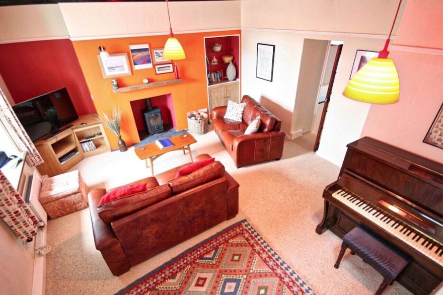 Coomb's Cottage - Two Bedroom House, Sleeps 4