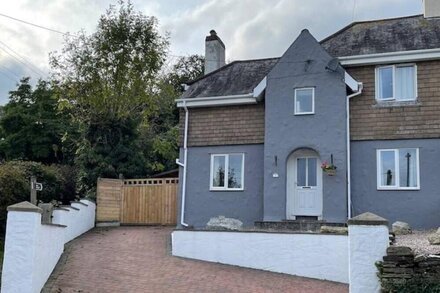 Homely village cottage close to popular beaches