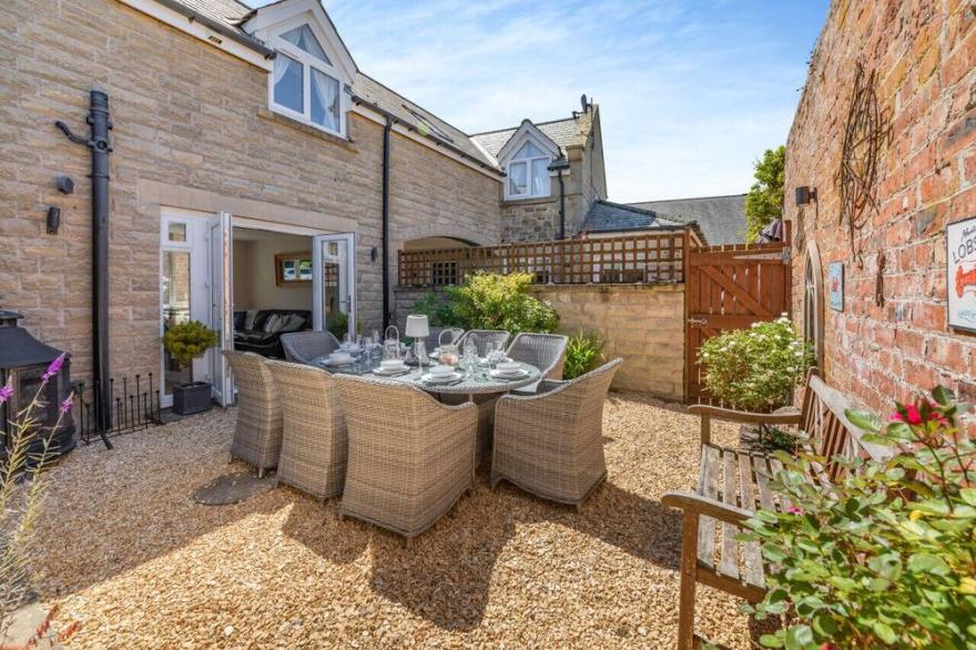 Coble Cottage - Four Bedroom House, Sleeps 8
