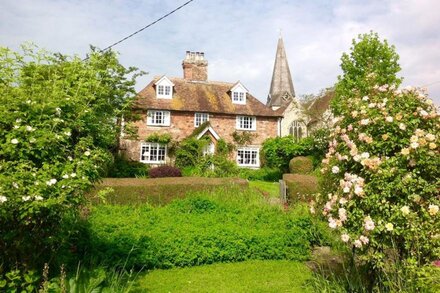 Listed 17th Century Cottage in Pretty Kentish Village Near Tenterden