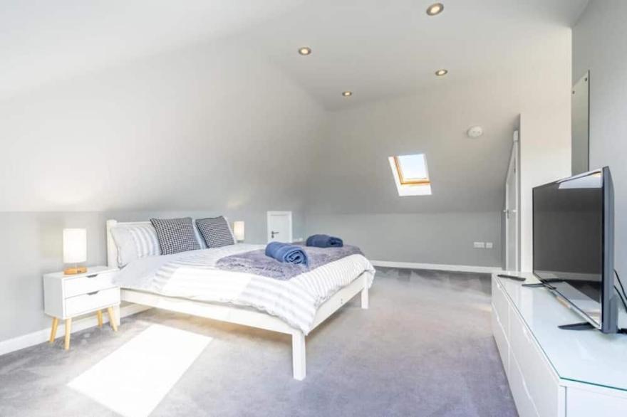 Immaculate Family sized holiday home located 10mins from beachfront!