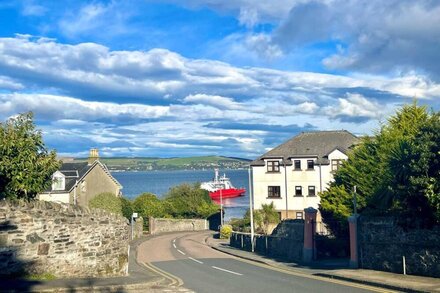 Glen Oirig, upper level apartment with sea views