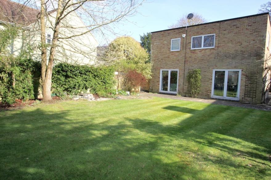 Luxury Self Catering 3 Bedroom Holiday House In Cambridge.
