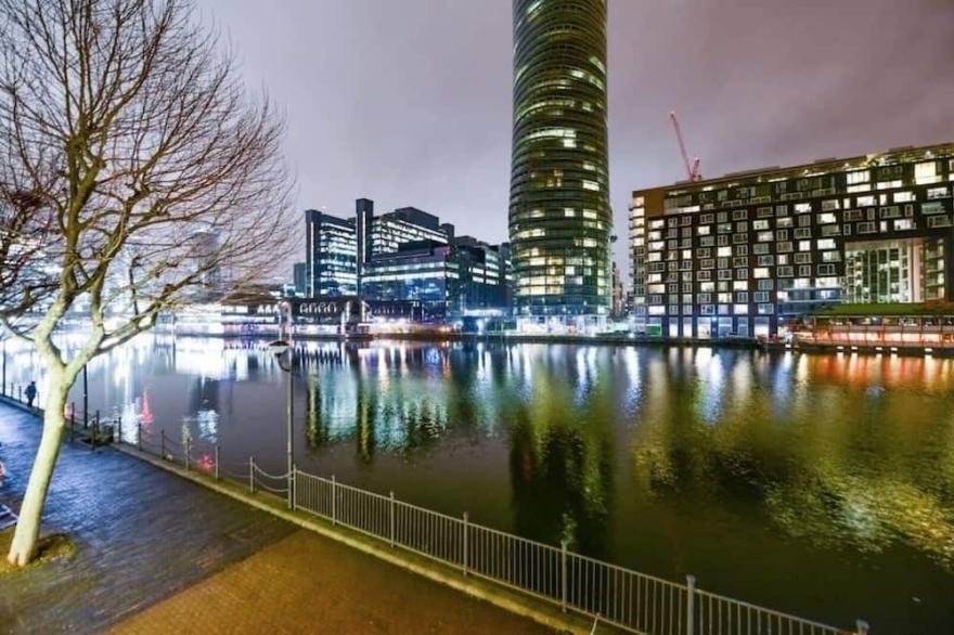 Cosy and comfortable 2 bedroom apartment in Canary Wharf with river view
