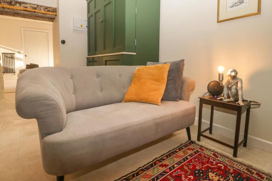 THE SHEEP SHACK, pet friendly, with a garden in Shepton Mallet