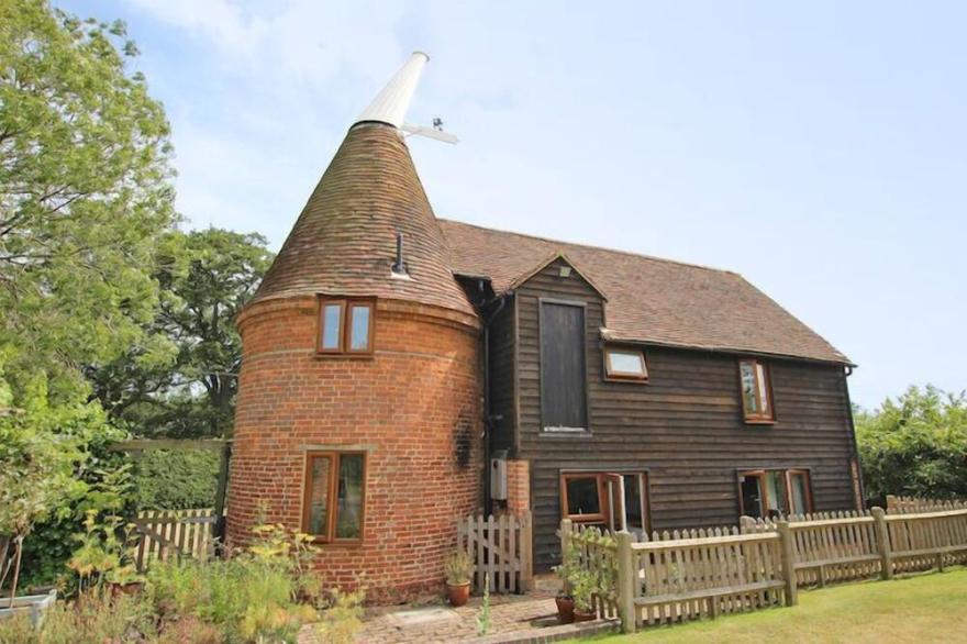 Chequer Tree Oast - Stunning Converted Oast House Between Ashford And Tenterden