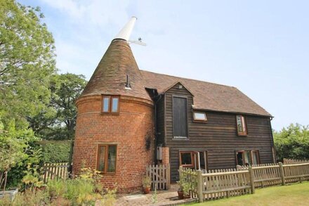 Chequer Tree Oast - Stunning Converted Oast House between Ashford and Tenterden