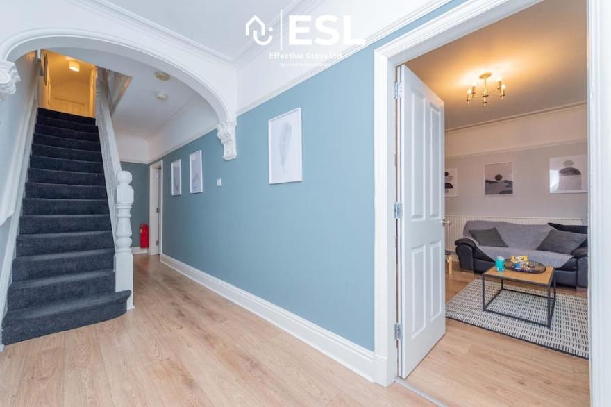 10% Discount Monday to Friday, 5 Bedroom House, Groups & Contractors