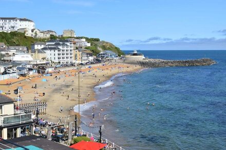 Best location in Ventnor, stunning sea views