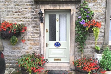 Fern House, Grassington; central yet parking & quiet, light & period elegance