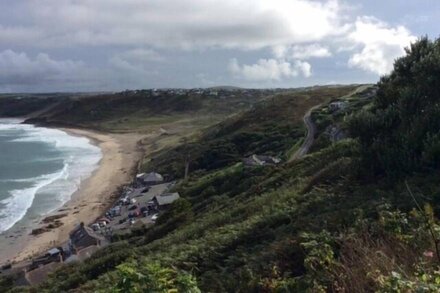 Cottage with stunning views close to beach